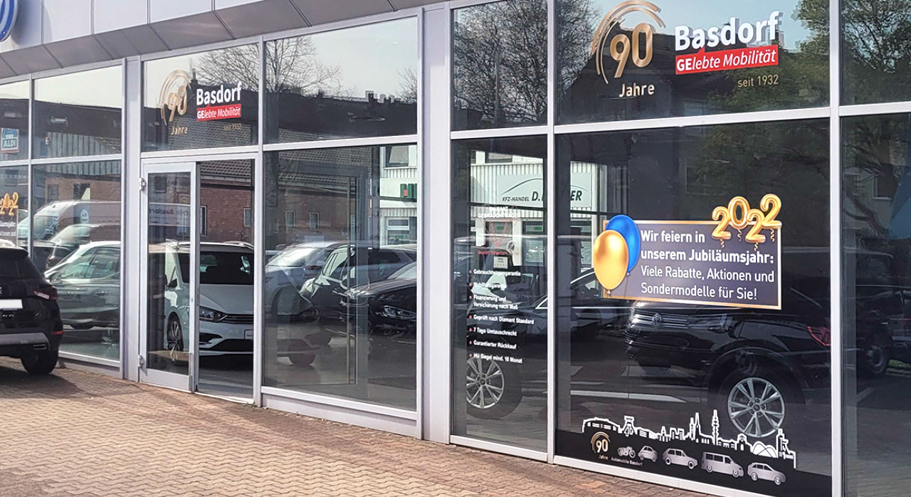 Schaufenstergestaltung des Autohauses im Rahmen der Imagekampagne in Gelsenkirchen